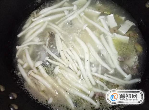 瘦肉海鲜菇炖鱼汤的做法