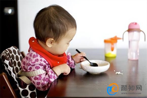 孩子一岁 吃大人饭还是吃辅食 早点弄清楚 当心吃错影响发育